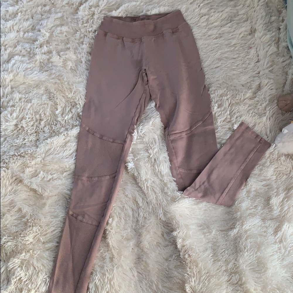 BP LEGGINGS W/ RIBBED DETAILS